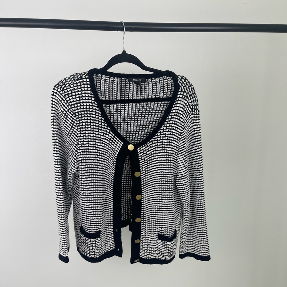 Knitted cardigan
